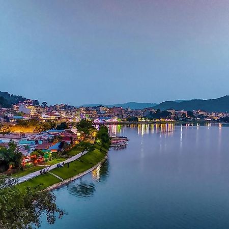 Hotel Forest Lake Backpackers' Hostel โพคารา ภายนอก รูปภาพ