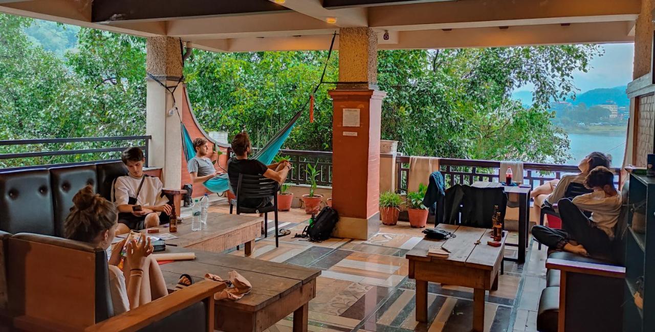 Hotel Forest Lake Backpackers' Hostel โพคารา ภายนอก รูปภาพ