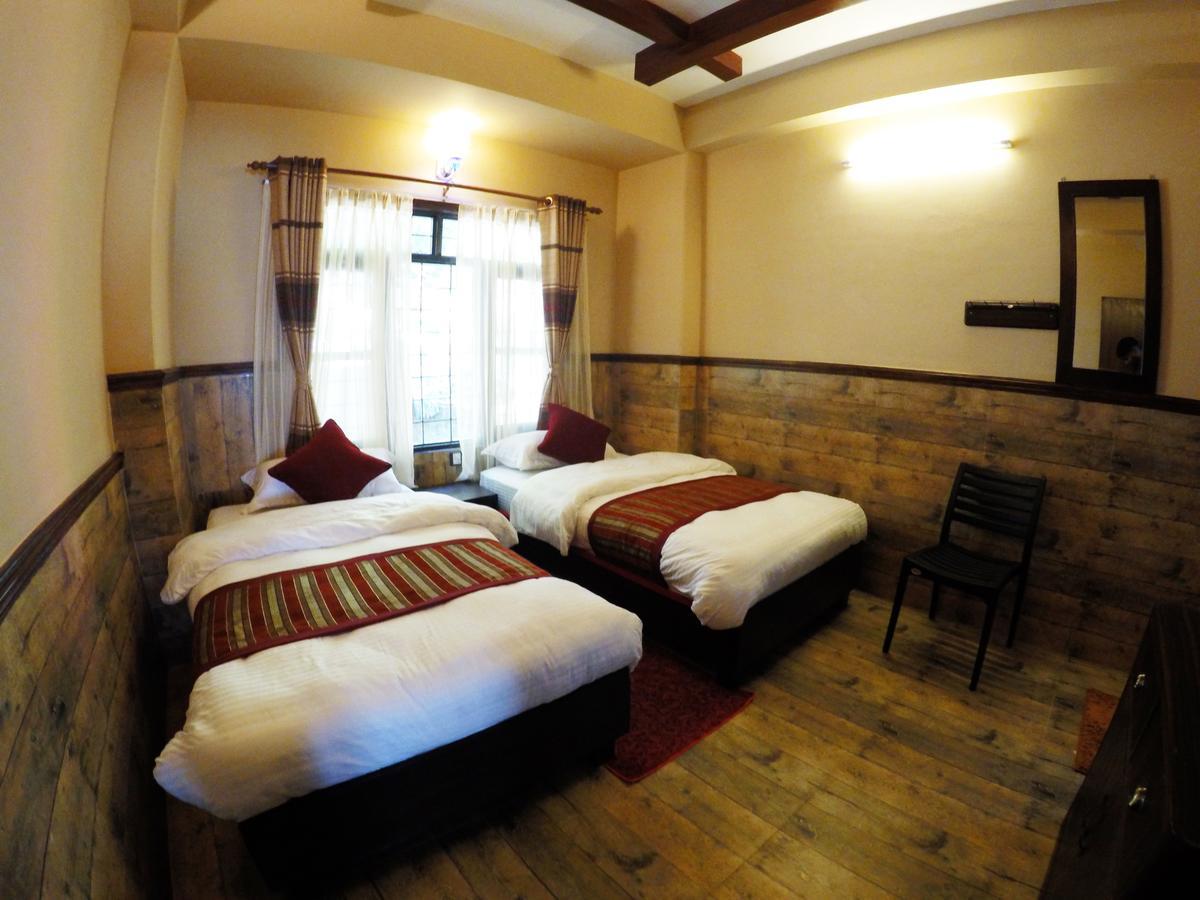 Hotel Forest Lake Backpackers' Hostel โพคารา ภายนอก รูปภาพ