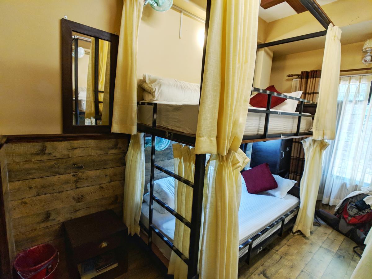 Hotel Forest Lake Backpackers' Hostel โพคารา ภายนอก รูปภาพ