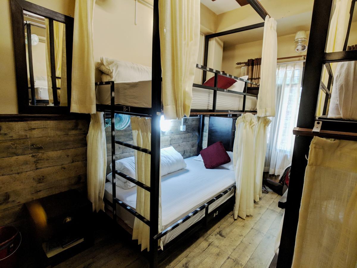 Hotel Forest Lake Backpackers' Hostel โพคารา ภายนอก รูปภาพ