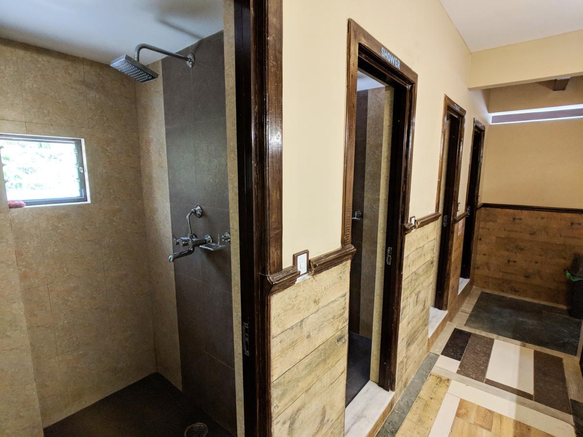 Hotel Forest Lake Backpackers' Hostel โพคารา ภายนอก รูปภาพ