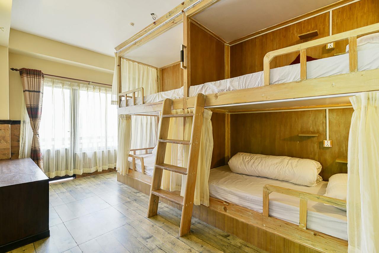 Hotel Forest Lake Backpackers' Hostel โพคารา ภายนอก รูปภาพ