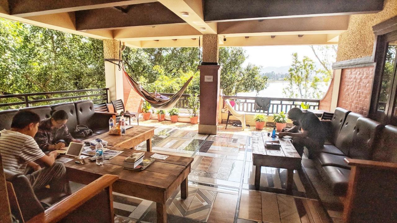 Hotel Forest Lake Backpackers' Hostel โพคารา ภายนอก รูปภาพ