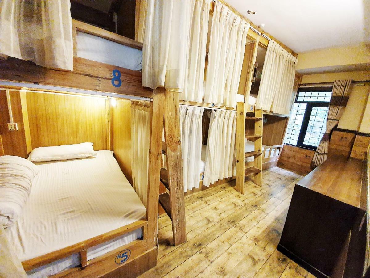 Hotel Forest Lake Backpackers' Hostel โพคารา ภายนอก รูปภาพ